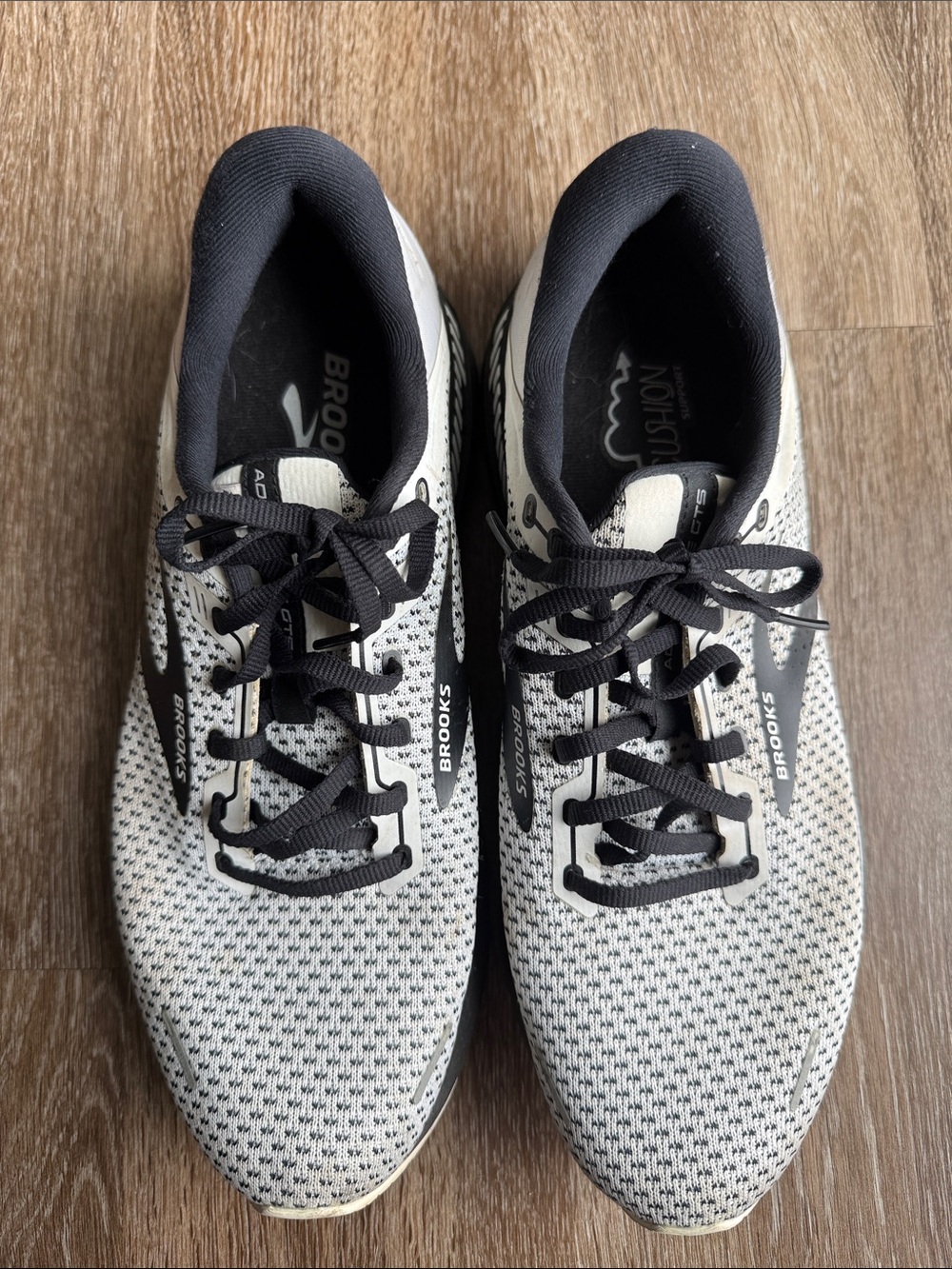 Brooks Adrenaline GTS Men's Running Shoes - White and Black - Picture 2 of 8